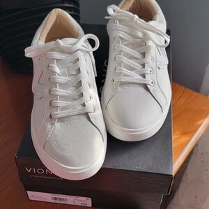 Vionic White Leather Sneakers